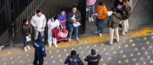 fact-check:-viral-x-post-falsely-claims-ice-minivan-was-intentionally-set-on-fire-in-philadelphia