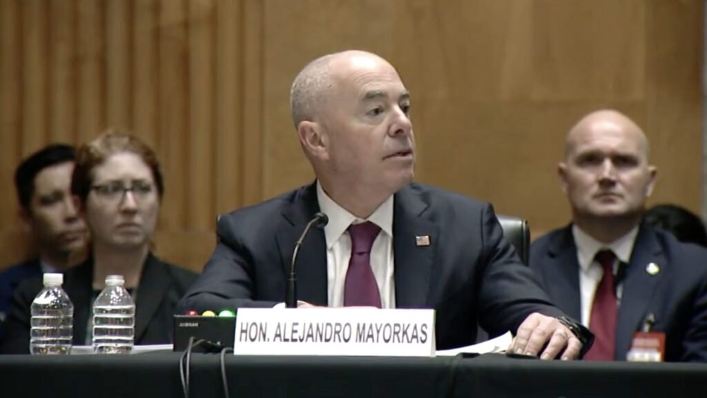 change:-mayorkas-finally-admits-‘immediate-need’-for-more-border-wall-in-texas-|-the-gateway-pundit-|-by-mike-lachance