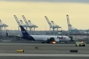 fedex-cargo-plane-makes-emergency-landing-following-bird-strike,-engine-fire-–-washington-examiner