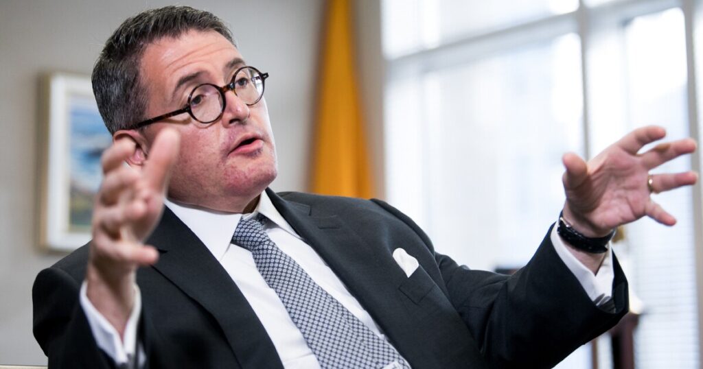 inside-leonard-leo’s-fight-against-the-investigation-into-his-conservative-network