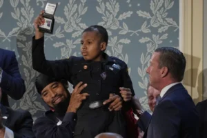 trump-and-curran-make-dj-daniel-honorary-secret-service-agent-–-washington-examiner