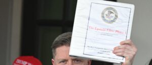 white-house-officials-reportedly-unaware-of-ag-bondi’s-plan-to-distribute-epstein-binders