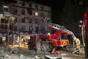 us-citizens-at-ukraine-hotel-survived-russian-strike:-zelensky