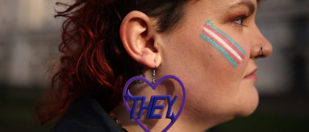 teacher-fired-for-not-using-student’s-trans-pronouns-wins-settlement