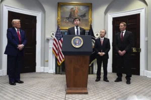 white-house-seethes-over-‘stab-in-the-back’-by-openai-chief-sam-altman