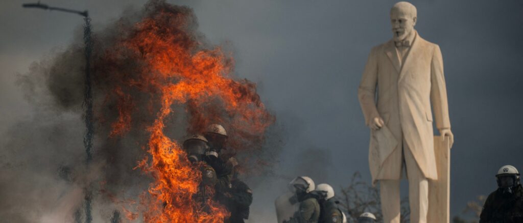 fact-check:-greeks-commemorating-train-crash-anniversary,-not-protesting-against-migrants