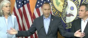 ‘next-question’:-hakeem-jeffries-really-didn’t-want-to-talk-about-chuck-schumer-at-press-briefing