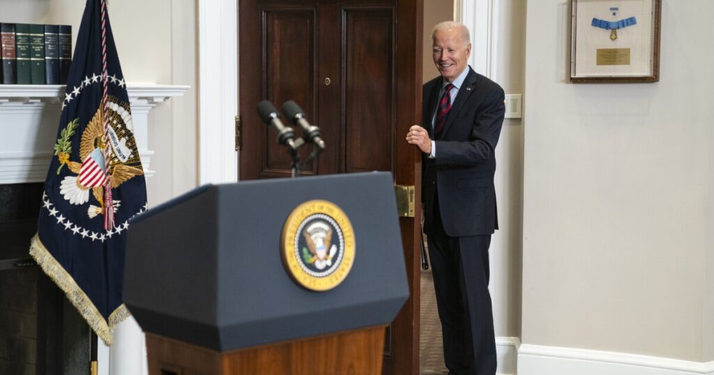 biden-bystander-as-house-speakership-battle-rages-across-pennsylvania-avenue