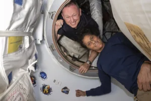former-nasa-astronaut-celebrates-‘easy-as-possible’-return
