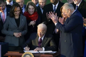 how-joe-biden’s-autopen-controversy-took-on-a-life-of-its-own-–-washington-examiner