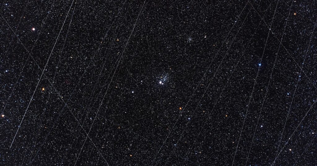 as-amazon-launches-project-kuiper,-astronomers-debate-how-to-fix-a-satellite-filled-sky