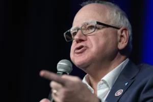 karoline-leavitt-tears-into-‘sad’-tim-walz-for-cheering-tesla-troubles