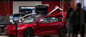 fact-check:-no,-the-tesla-showroom-in-manhattan-has-not-‘closed-permanently’