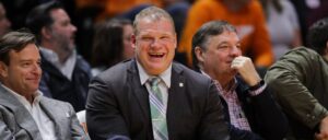 former-wwe-fighter-turned-mayor-glenn-jacobs-challenges-walz-to-charity-wrestling-match