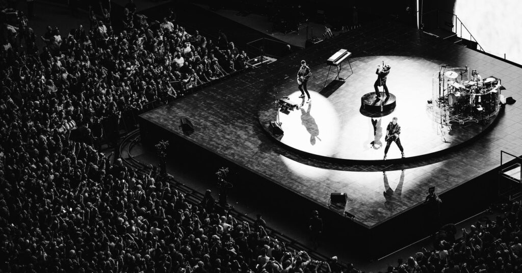 u2’s-the-edge-on-the-sphere’s-opening-night:-‘this-is-definitely-working’