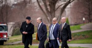 using-starlink-wi-fi-in-the-white-house-is-a-slippery-slope-for-us-federal-it