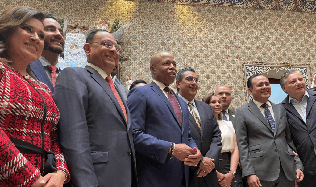 new-york-city-mayor-eric-adams-visits-mexico-‘mi-casa-es-su-casa,’-but-surprise!-‘there’s-no-more-room’-|-the-gateway-pundit-|-by-margaret-flavin