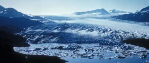 ‘it’s-a-miracle’:-pilot-finds-man,-two-children-hours-after-plane-crashes-into-icy-waters