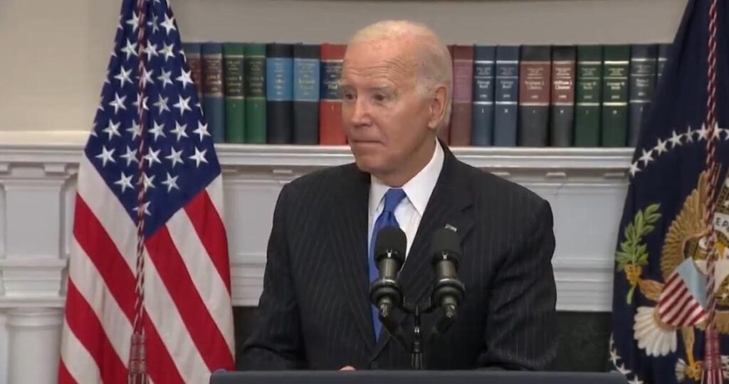 biden-gets-testy,-rambles-about-a-dog-in-a-lake-after-reporter-asks-why-majority-of-americans-say-the-economy-sucks-(video)-|-the-gateway-pundit-|-by-cristina-laila