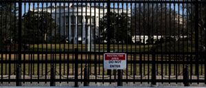 secret-service-retrieves-kid-who-passed-through-white-house-fence