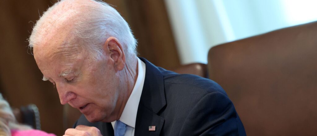 biden’s-approval-sinks-to-lowest-point-in-over-a-year:-poll