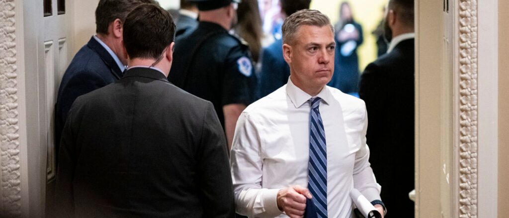 exclusive:-sens-unveil-bipartisan-bill-to-save-greek-life-from-wokeness-on-college-campuses