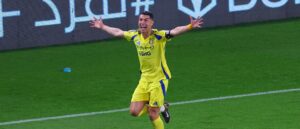 fact-check:-cristiano-ronaldo-statue-is-ai-generated