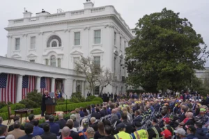 planned-anti-trump-protest-forces-white-house-to-modify-garden-tours-–-washington-examiner