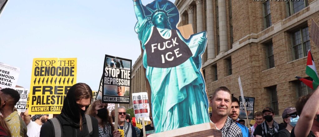 watch:-protesters-in-dc-display-terrorist-symbols,-perform-rap-music-to-get-back-at-trump