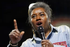 earle-sears-blasts-spanberger-as-virginia-gubernatorial-race-heats-up-–-washington-examiner