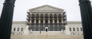 supreme-court-allows-trump-admin-to-deport-alleged-gang-members-under-wartime-authority