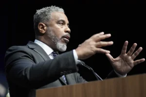 house-democrat-grills-trump-trade-rep-over-timing-of-tariff-pause:-‘wtf’