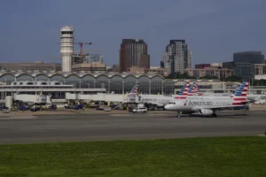 planes-‘clip-wings’-at-reagan-national-airport-with-congressmen-aboard