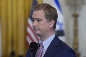 surprise-bird-landing-has-doocy-screaming-outside-white-house-–-washington-examiner