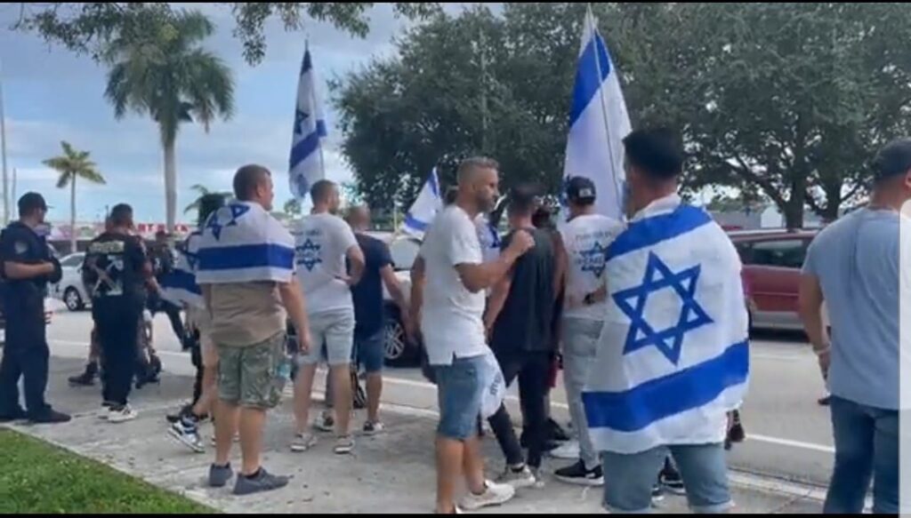 street-fight-breaks-out-after-pro-hamas-thugs-attempt-to-disrupt-pro-israel-rally-in-florida-(video)-|-the-gateway-pundit-|-by-david-greyson