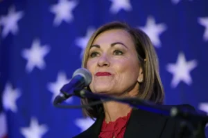 kim-reynolds’s-retirement-in-iowa-sets-off-race-for-governor’s-seat