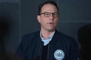 shapiro-and-family-evacuated-after-‘arsonist’-sets-fire-to-mansion-–-washington-examiner