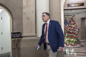 andrew-clyde-challenger-sam-couvillon-outraises-him-in-first-quarter