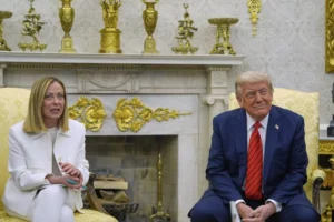 trump-‘not-in-a-rush’-to-bomb-iran-nuclear-facilities