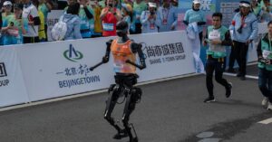 stumbling-and-overheating,-most-humanoid-robots-fail-to-finish-half-marathon-in-beijing