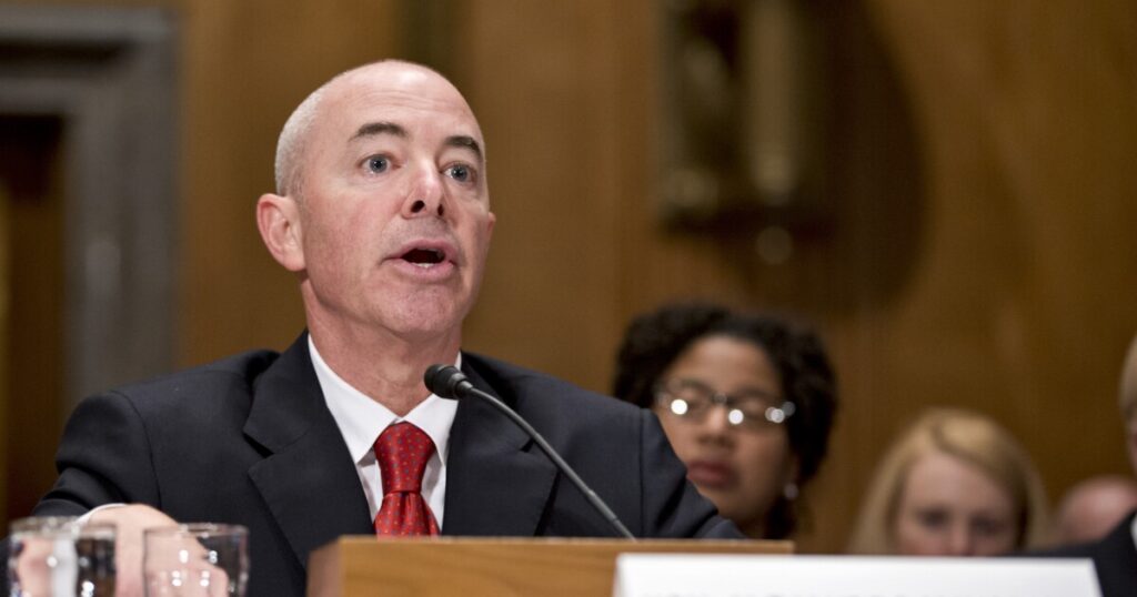 house-border-watchdog-hits-mayorkas-‘stall-tactics,’-threatens-contempt