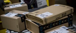 video-catches-little-child-stealing-package-as-adult-looks-on