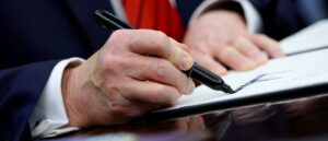 most-dem-voting-federal-bureaucrats-say-they-would-disobey-‘legal’-orders-from-trump,-poll-shows