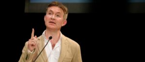 notable-rightwingers-choose-sides-in-the-great-expertise-debate