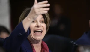 klobuchar-calls-rushed-whip-race-a-‘mistake’-as-schatz-attracts-early-support
