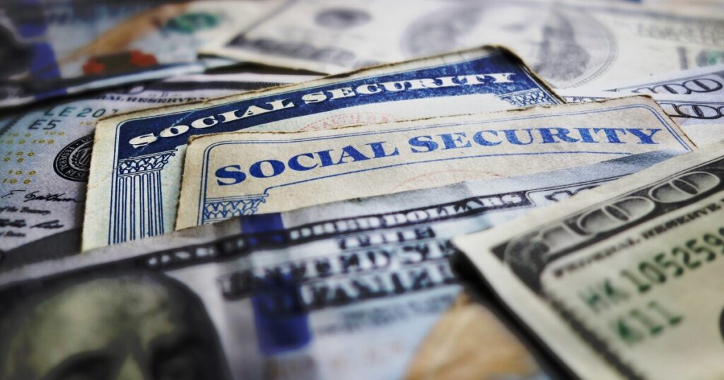 social-security-update:-first-round-of-direct-payments-worth-up-to-$4,555-arrives-in-one-day