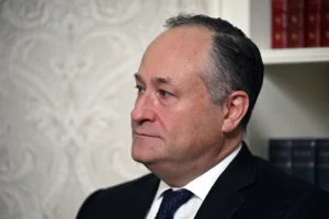 trump-fires-emhoff-and-other-biden-appointees-from-holocaust-museum-board