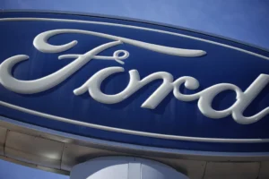 ford-ceo-extends-employee-pricing-promotion-on-vehicles-amid-tariff-battle-–