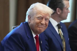 cabinet-lines-up-to-lavish-praise-on-trump