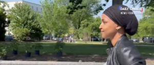 ilhan-omar-tells-reporter-to-‘f*ck-off’-over-basic-question-about-el-salvador